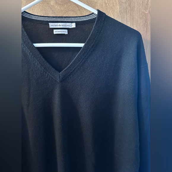 Peter Millar Men’s Merino Wool V-Neck Sweater Black Size X- Large - Picture 2 of 4